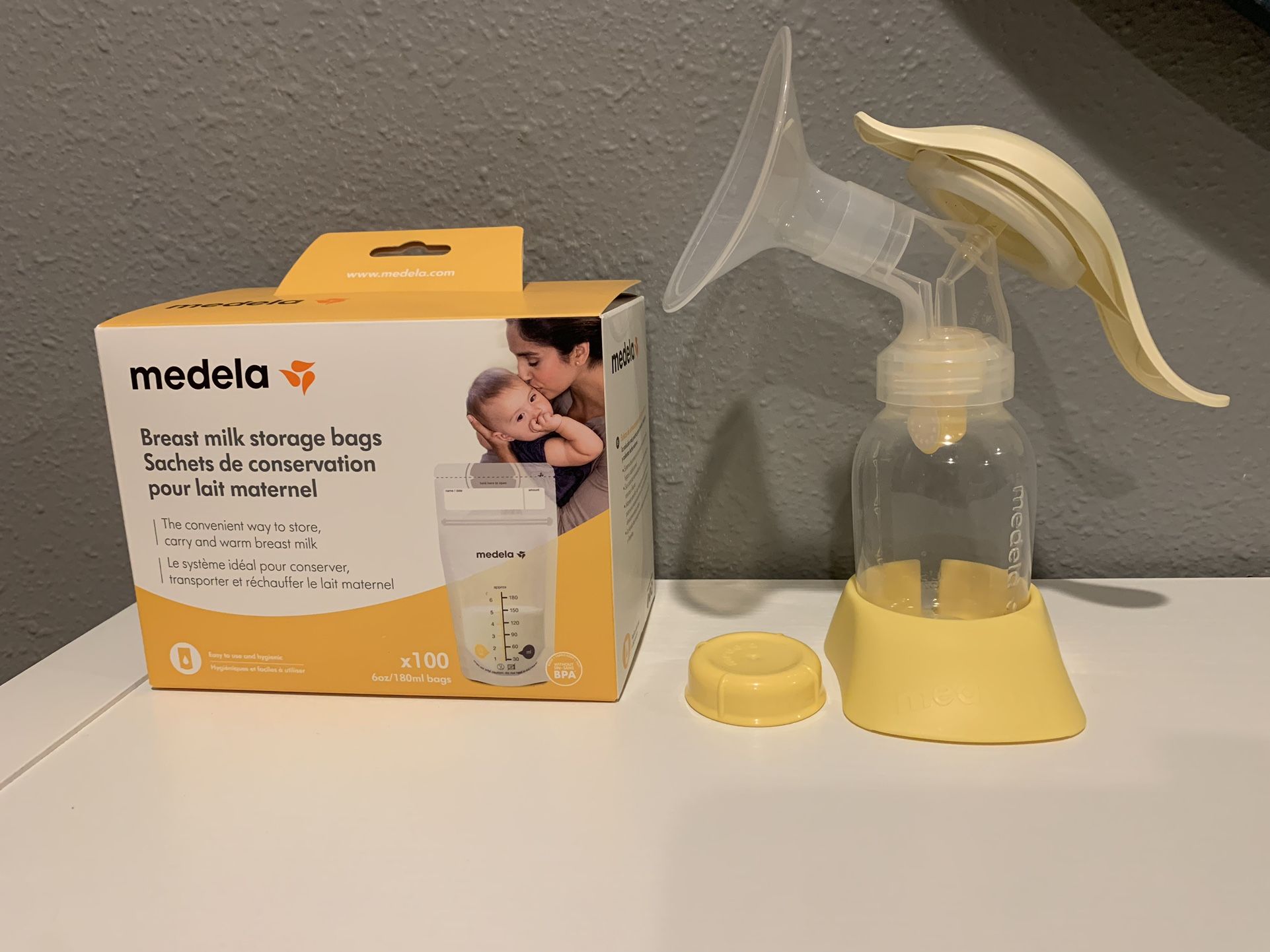 Medela Hand Pump And Bags