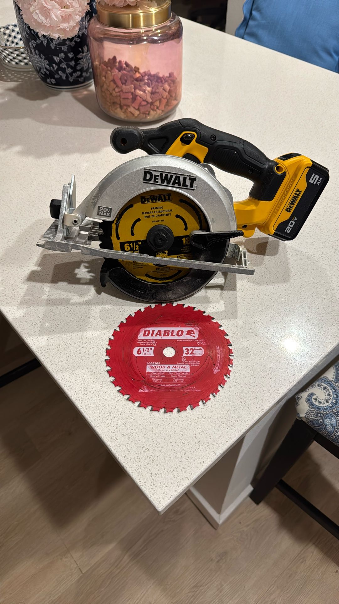 Dewalt 6.5 In. 20v. Circular Saw W/battery