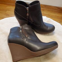 UGG Australia Brown Meredith boots SZ 8.5