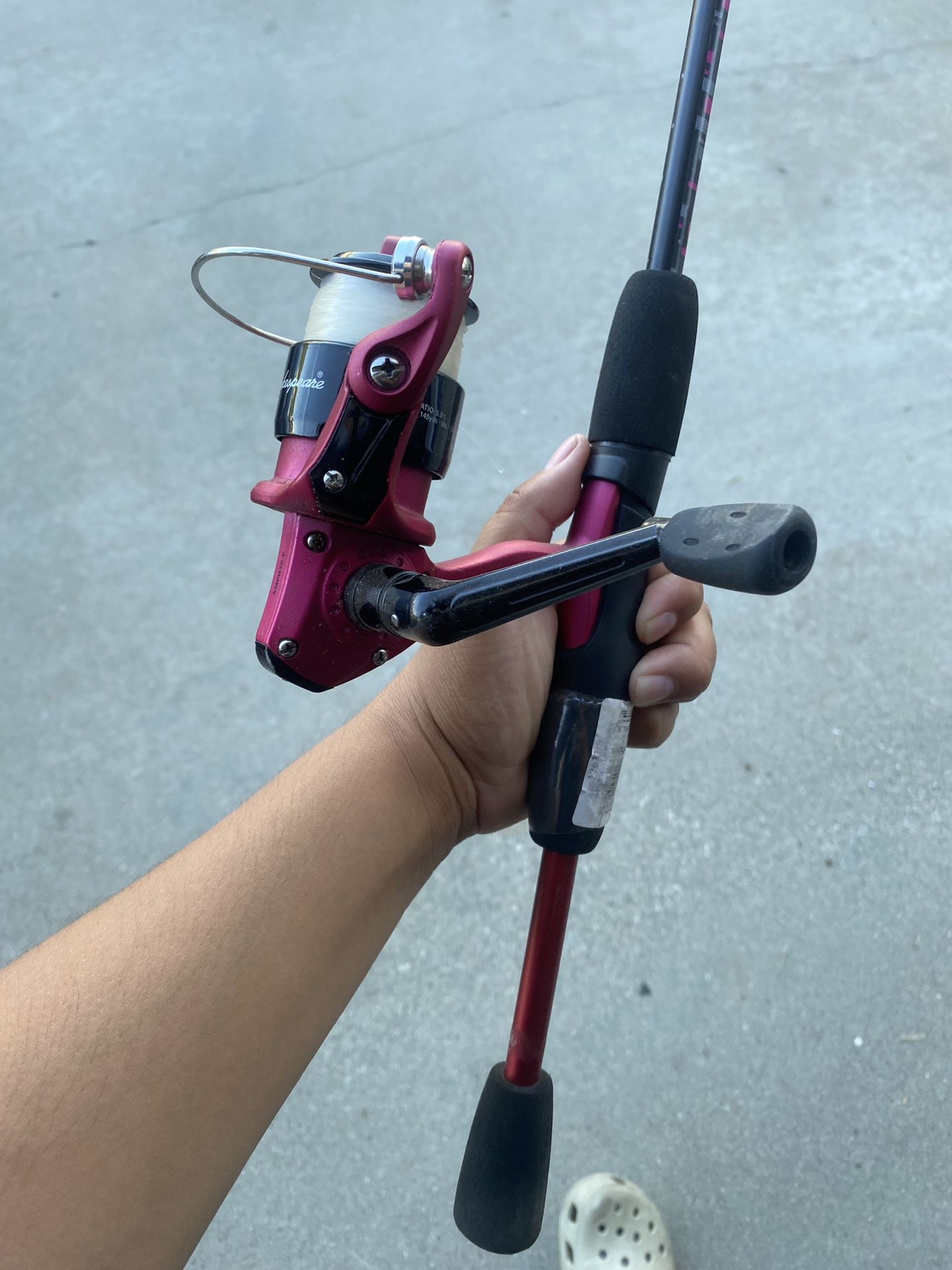 Shakespeare Spinning reel & fishing rod combo for Sale in Moreno