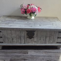 Liftop Cocktail Table