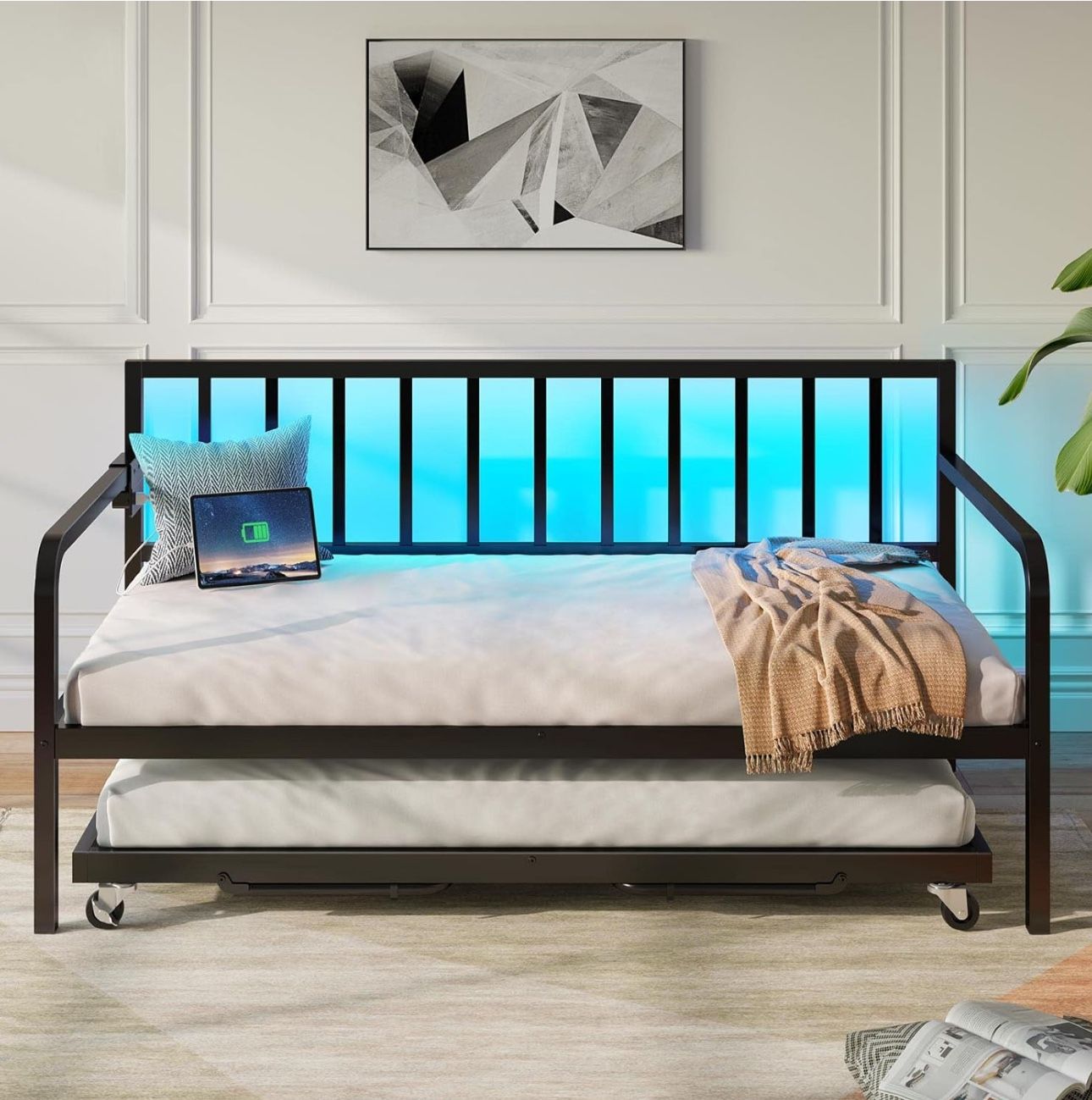 Daybed With Charging Station