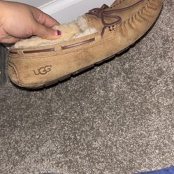 Ugg  Women’s  Wool-lined Dakota Slippers 