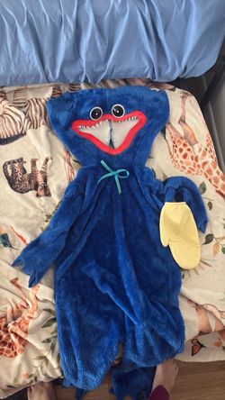 Huggy wuggy costume size small in youth