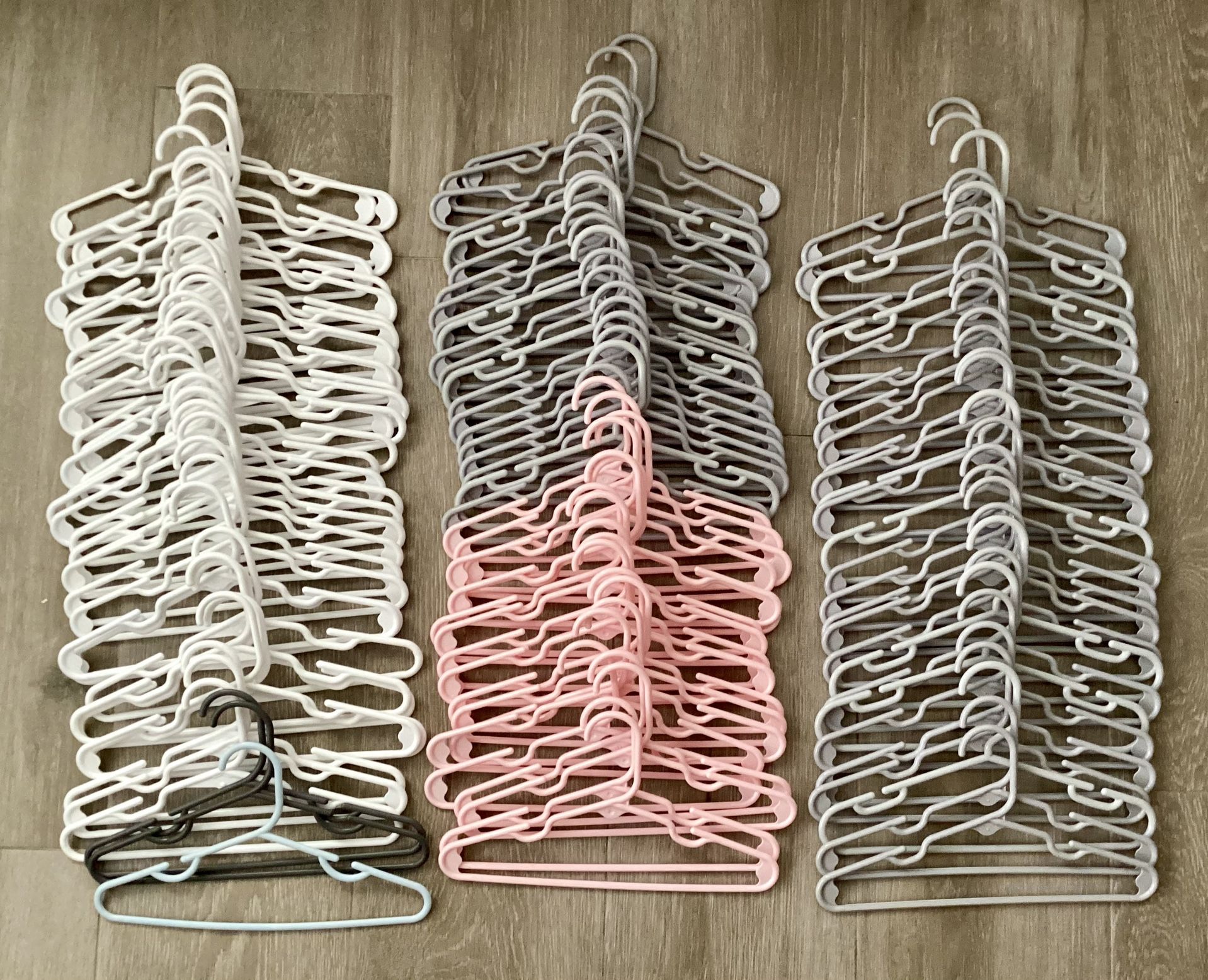 100 Children’s Kids Clothing Hangers Plastic