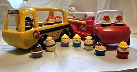 Little tykes school bus & fire truck with 14 Toddle Tots figures