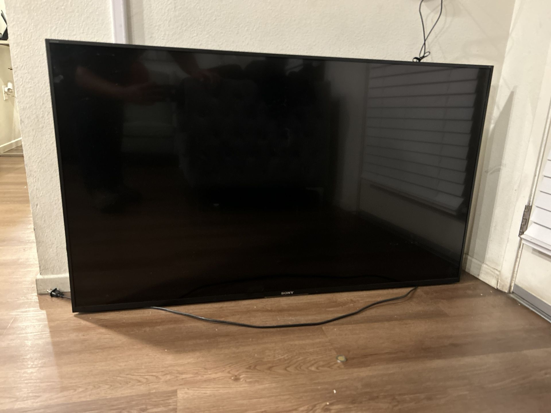 55" Sony tv with Roku stick