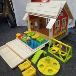 VINTAGE FISHER-PRICE LITTLE PEOPLE PLAY FAMILY SCHOOL HOUSE - 1971 // So many learning opportunities with this .