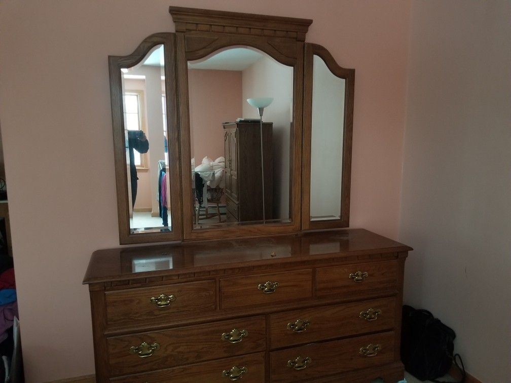 Thomasville King Bedroom Set