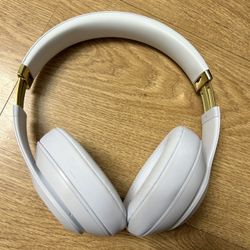 Beats Studio3 Wireless Noise Cancelling Over-Ear Headphones - Apple W1 Headphone Chip, Class 1 Bluetooth, 22 Hours of Listening Time, Built-in Microph