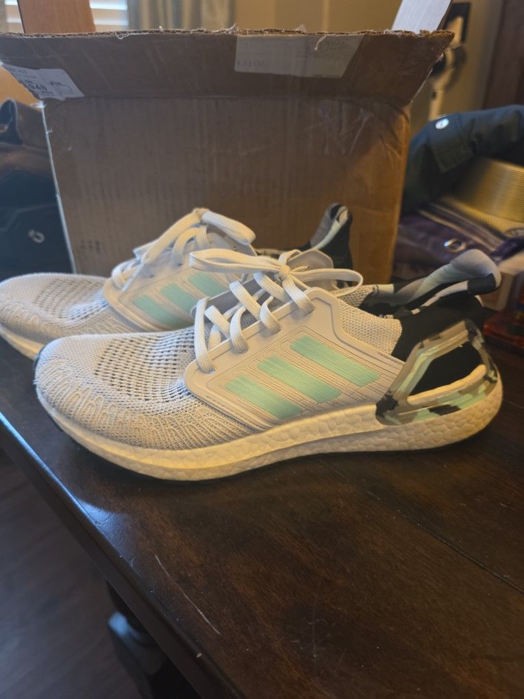 Adidas ULTRABOOST 20 9.5 mens 9 1/2