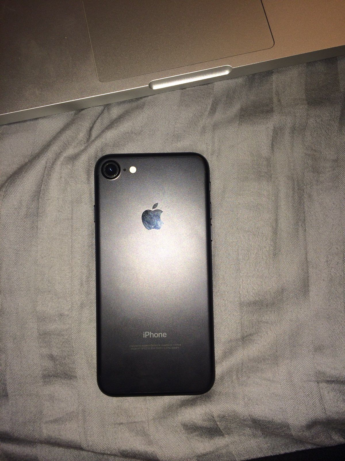 Iphone 7 (read description)