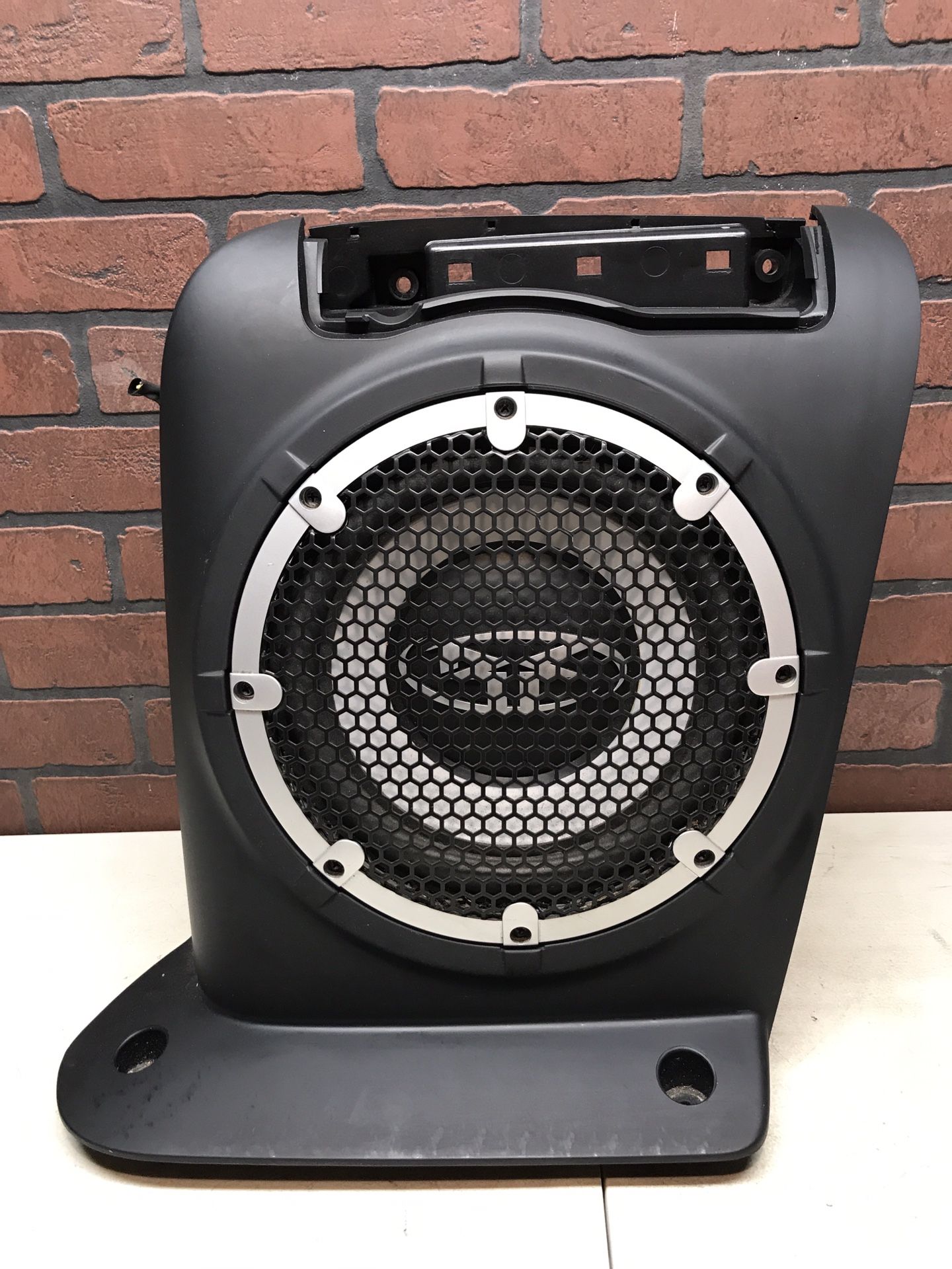 SUB WOOFER MITSUBISHI OUTLANDER ROCKFORD FOSGATE
