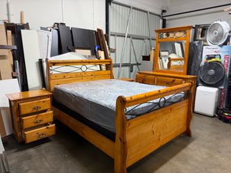 Queen Pine Wood Sleigh Bedroom Set with Mirror
