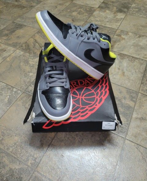 Air Jordan 1 Retro Low 'Vibrant Yellow' Size 11