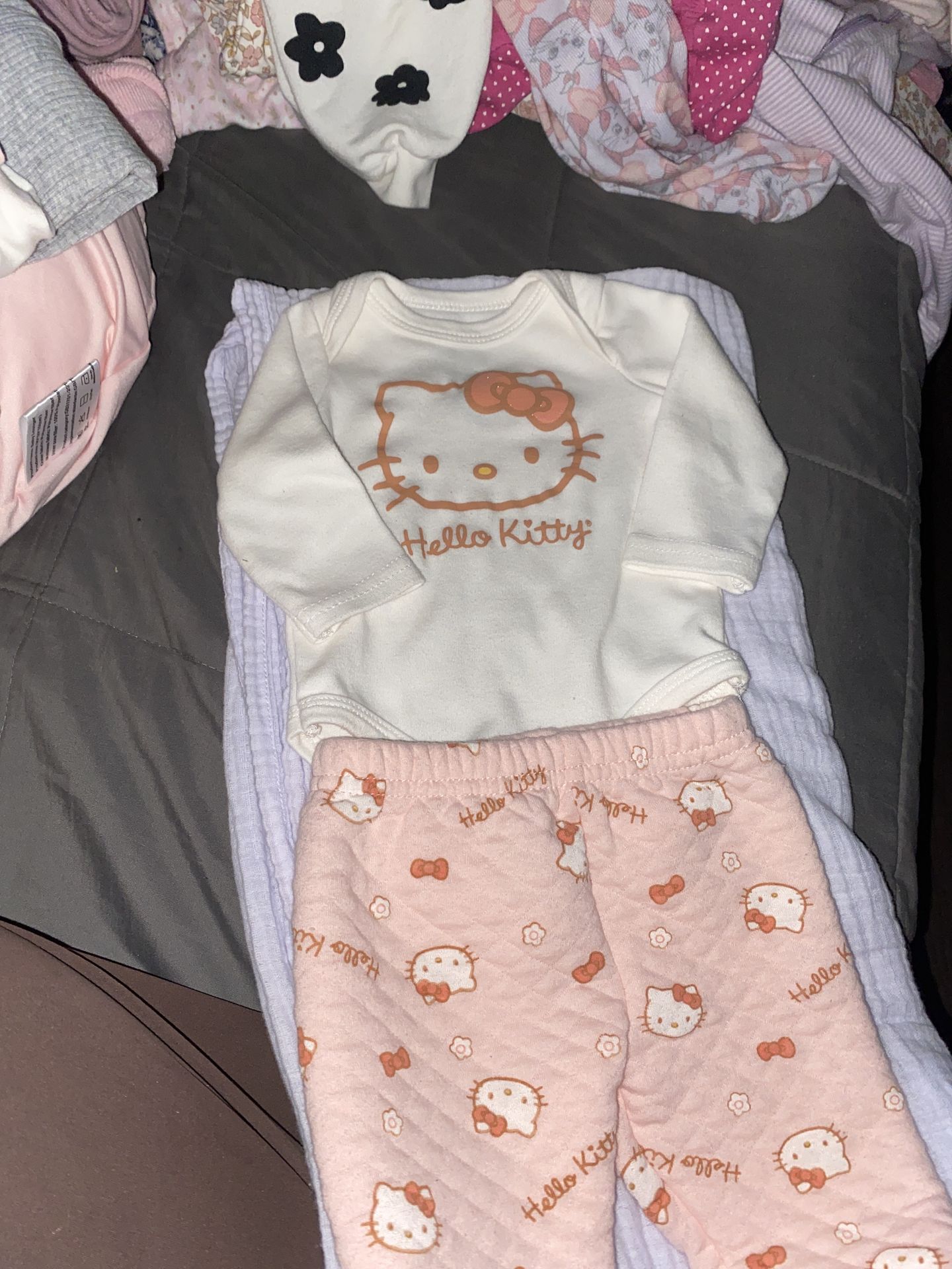 Hello kitty set white and pink , 3 months