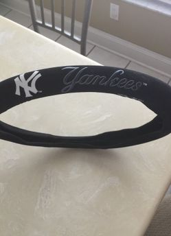 New York Yankees steering wheel cover