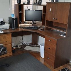 Corner Wooden Desk 