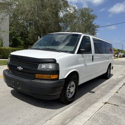 2019 Chevrolet Express 3500 Passenger Van
