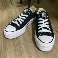 Women’s 6 - Converse chuck taylor platforms