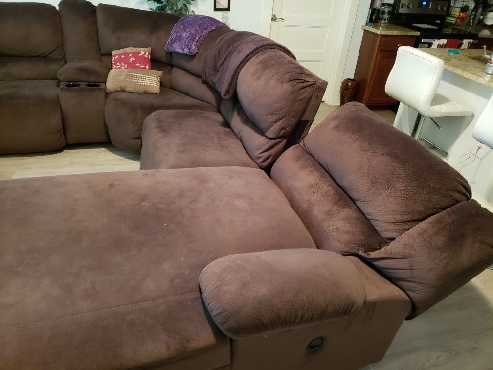 ASHLEY SECTIONAL!!!!!! LIKE NEW.. WALL PICTURES INCLUDED!!!!!!MUST SEE