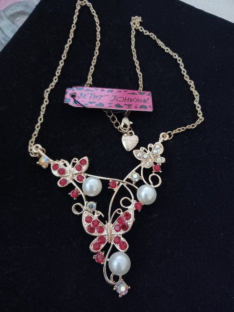 New..BETSEY JOHNSON GOLD PLATE BUTTERFLY NECKLACE