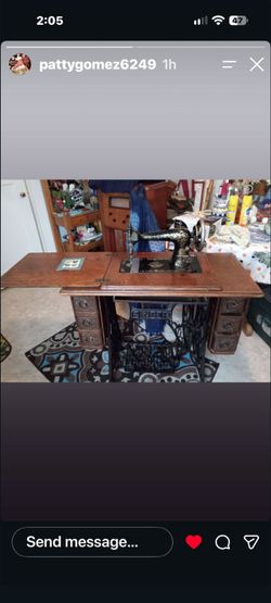 1920 Antique Singer Treadle Sewing Machine with Cabinet. All original