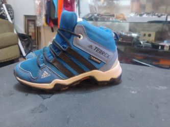 kids adidas hiking shoe size 10.5 k $10