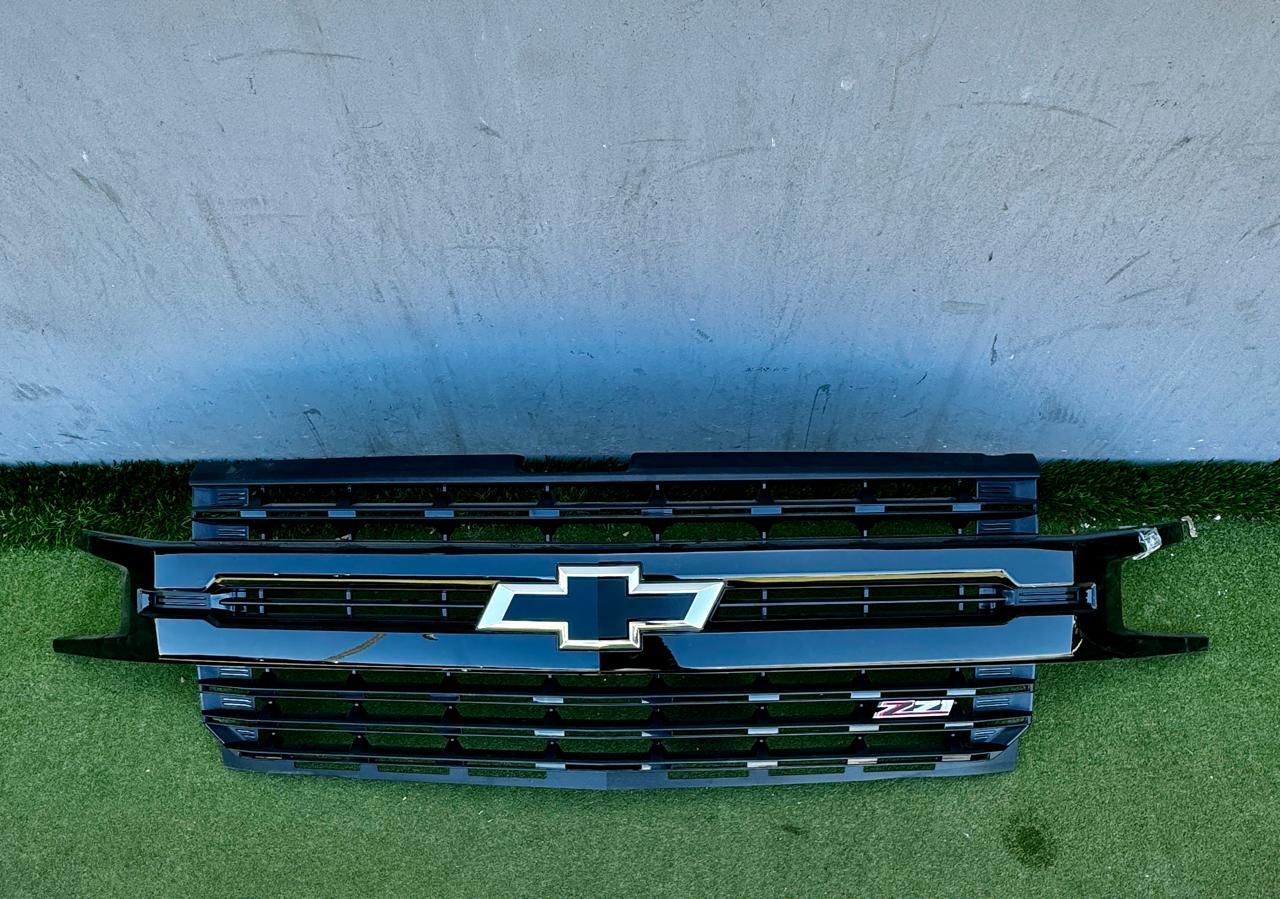 19-22 Chevrolet Chevy Silverado 1500 Z71 Grille OEM GM 84493318