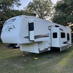 2006 Keystone raptor fifth wheel