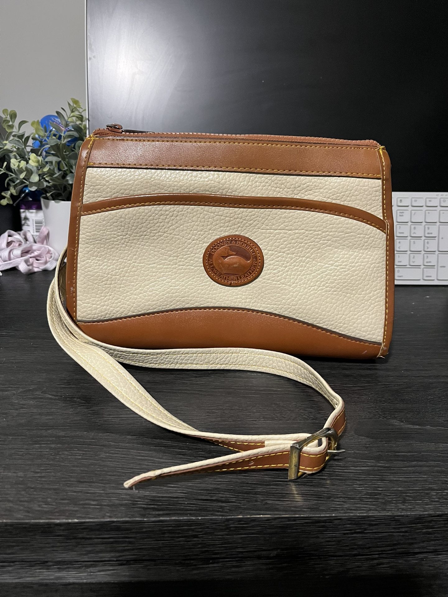 Vintage 90s Dooney & Bourke Womens Cream & Brown Leather Crossbody Handbag Purse