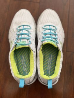 Women’s Size 7 Sketchers Memory Foam