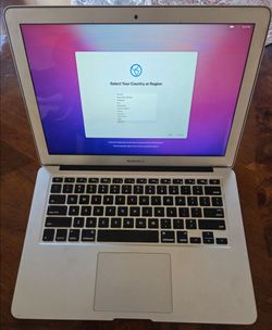 MacBook Air 13 inch (Early 2015), 250 GB Hard Drive, 1.6 GHz Dual Core Intel Core i5, 8 GB Ram