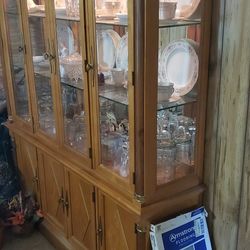 Stanley Furniture Table And Hutch Set