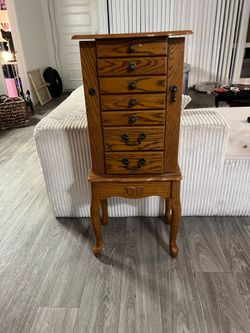 Jewelry dresser