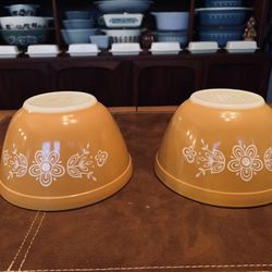 Vintage Pyrex Butterfly Gold Pair Of Mixing Bowls 