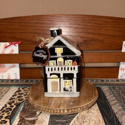 Strawberry Street Haunted House Measuring Cups