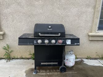 Grill With Propane Tank
