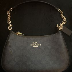 Teri Shoulder Bag In Signature Canvas