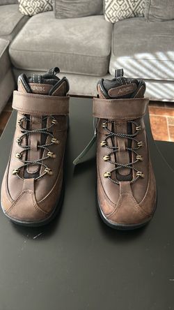 Apex Brown Leather Hiking Boots