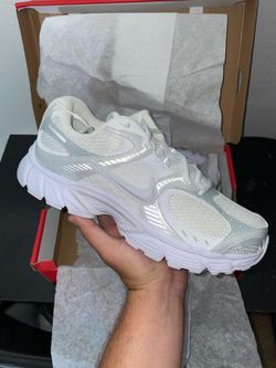 Nike-V5 RNR White Shoe - Men's Size 8