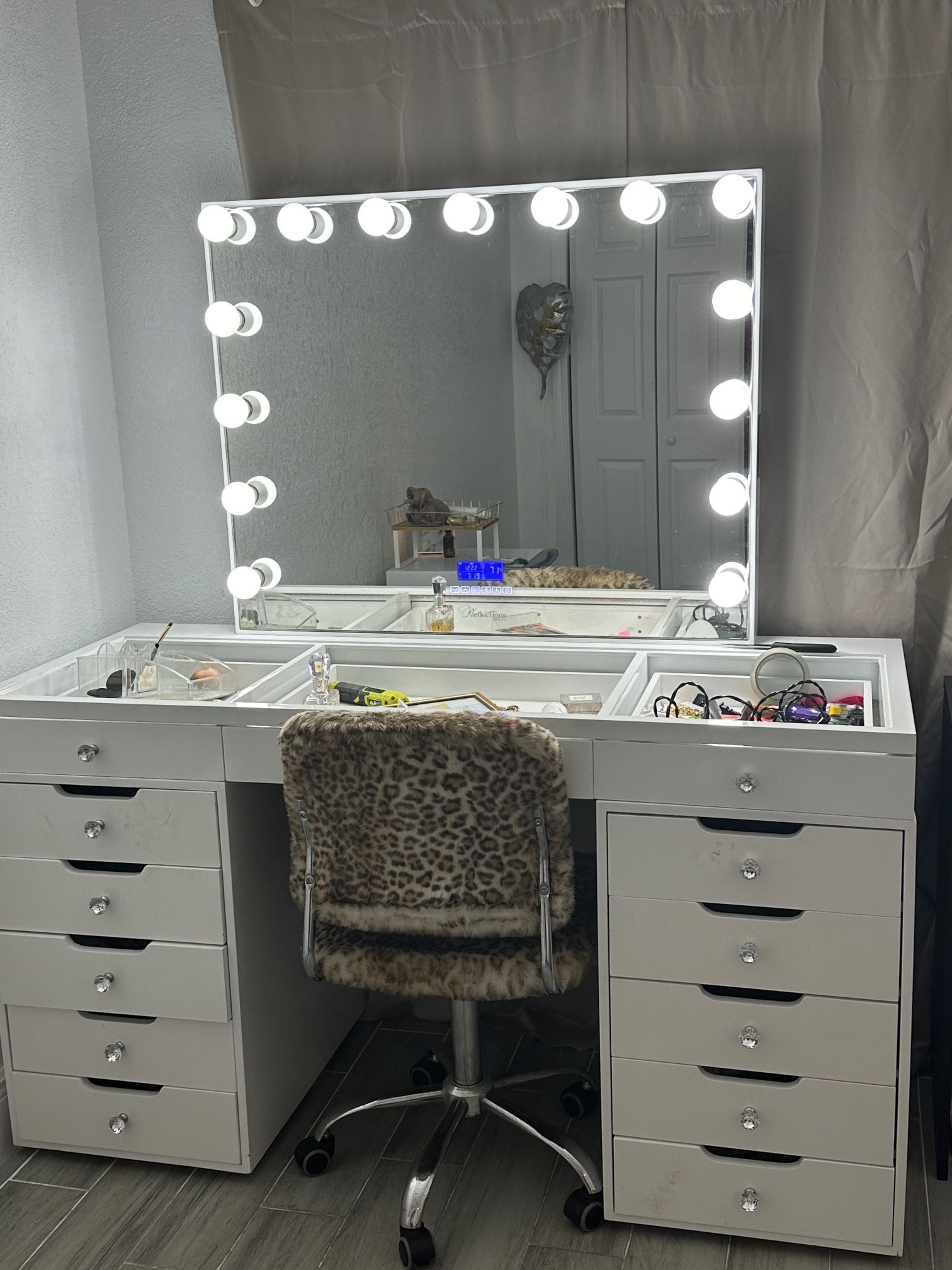 Makeup Vanity for Sale in St. Petersburg, FL - OfferUp