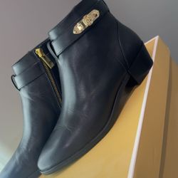 Michael Kora, Jackie ankle Booties 