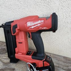 Milwaukee Finish Nailer 18 Gauge Tool Battery 5ah 