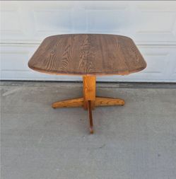 Shin Lee Dining Table