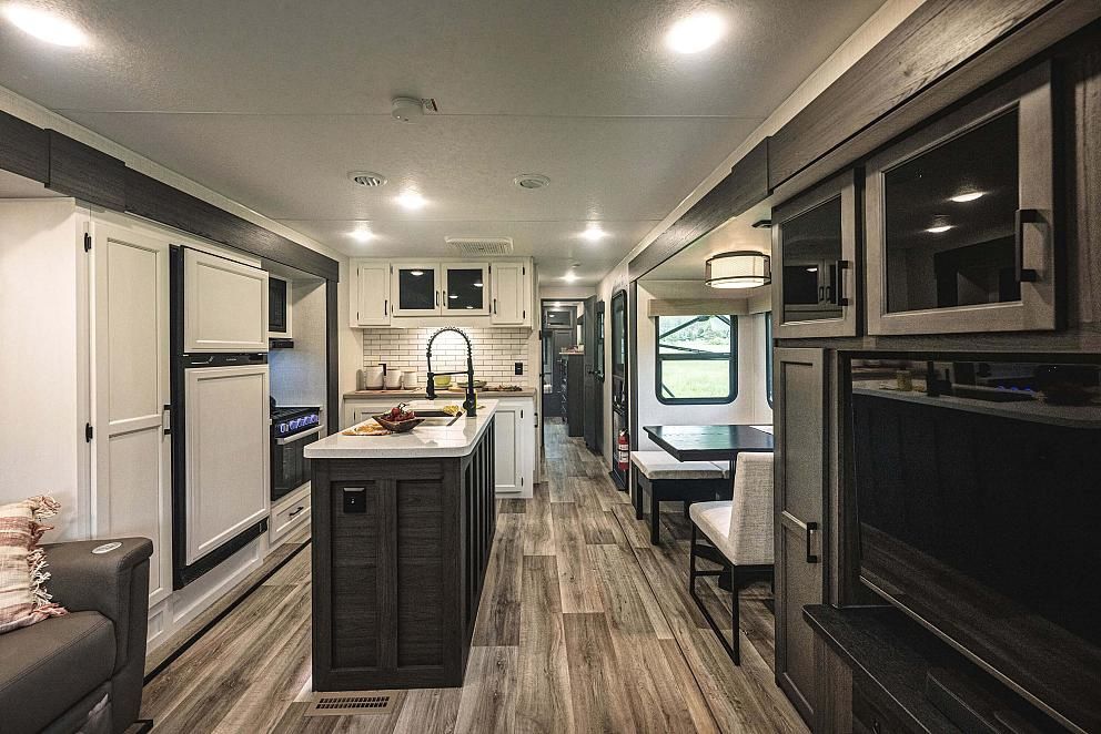 2023 Venture Sporttrek Touring Edition