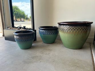 Set of three pots