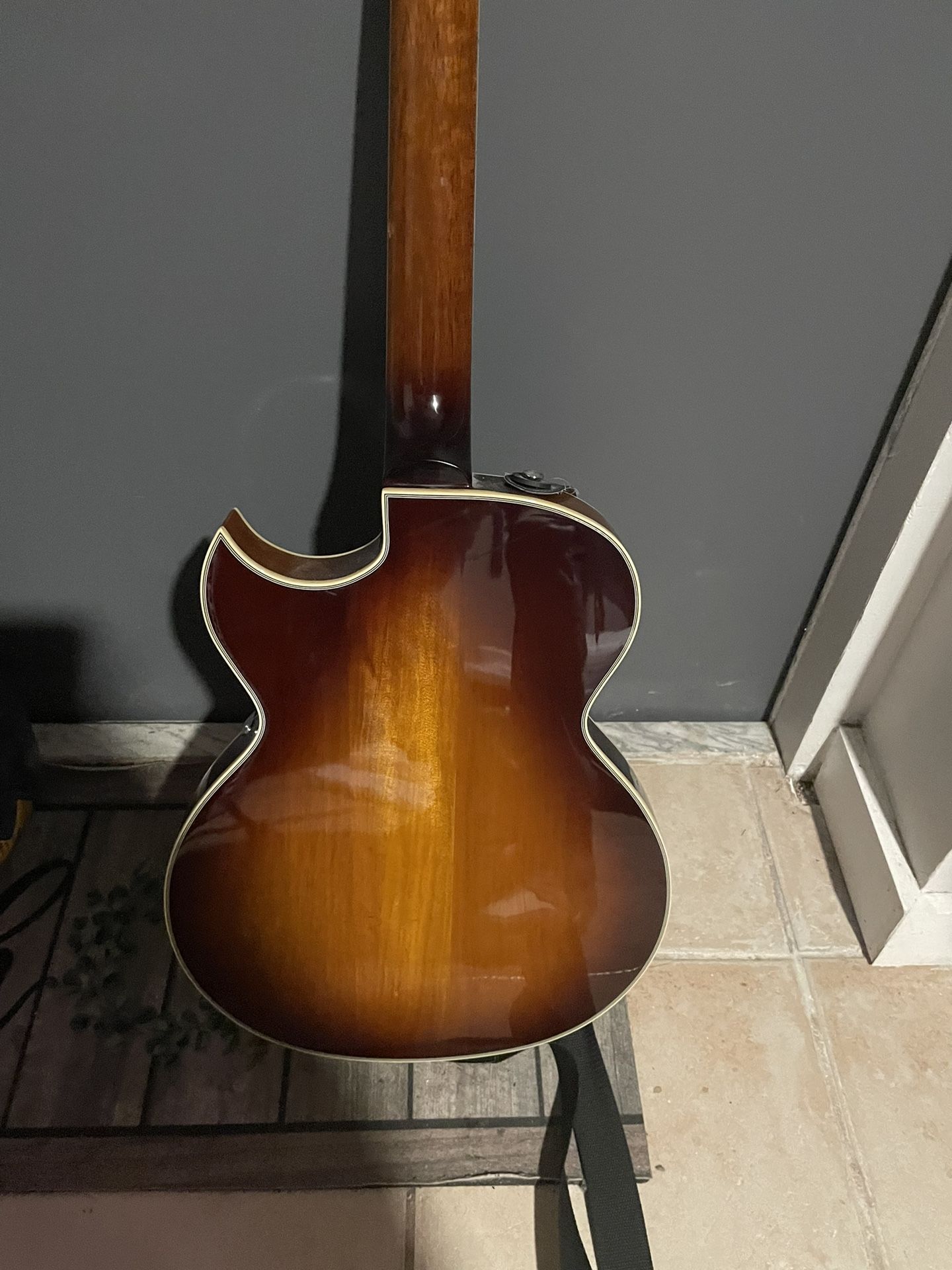 Ivy BEAUUUTIFUL GUITAR