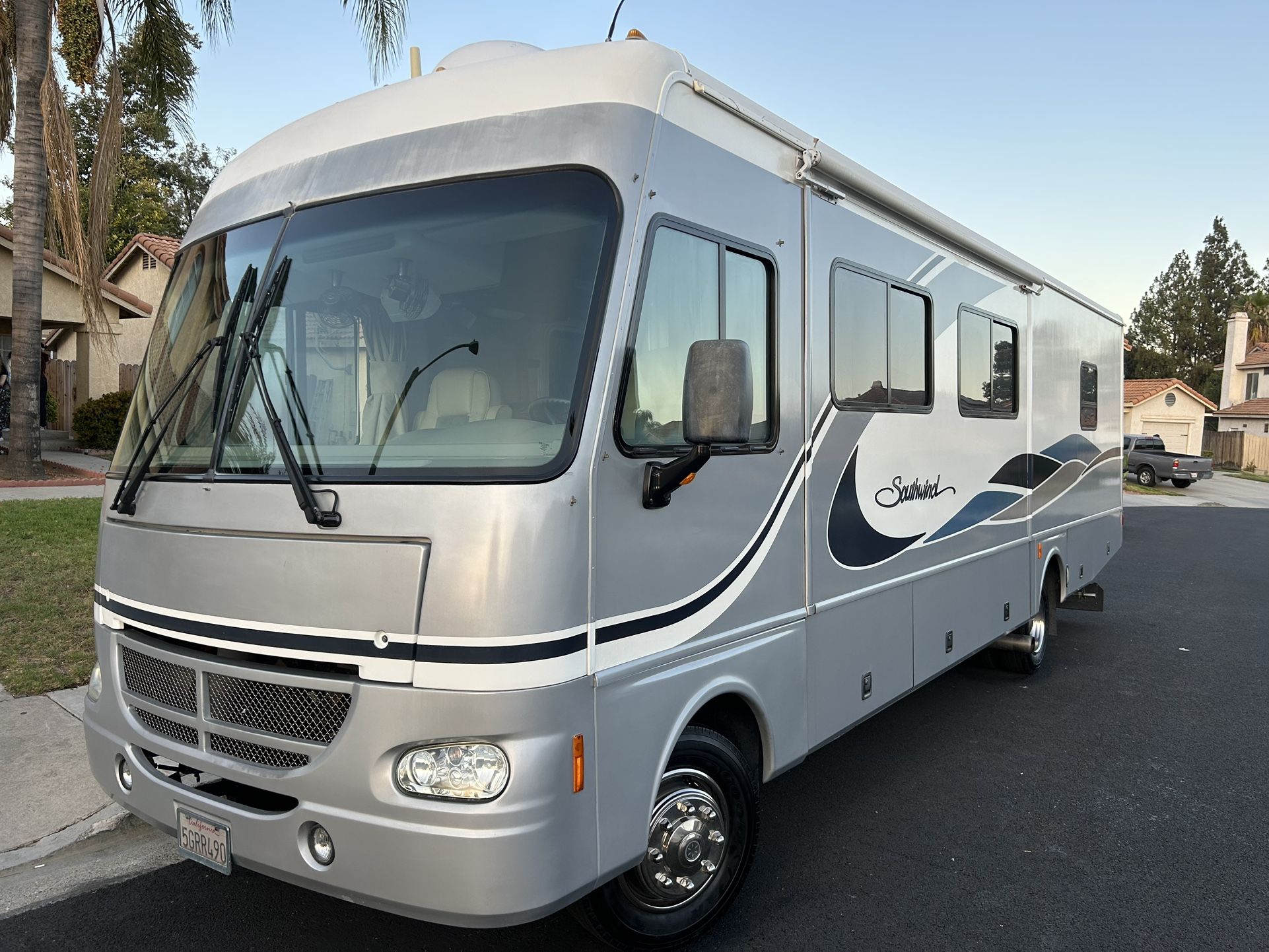 2004 Southwind Fleetwood 32 vs