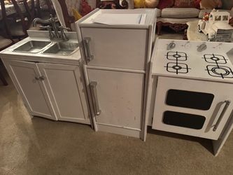 Wooden Children’s Play Set Kitchen
